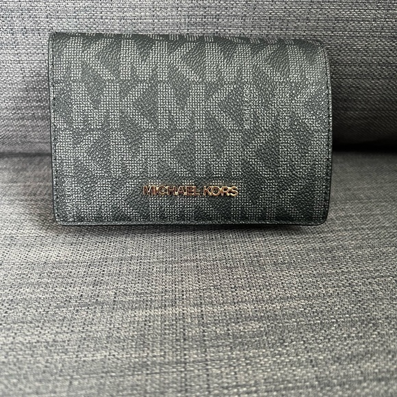 NEW MICHAEL KORS LEATHER MEDIUM SLIM WALLET - Picture 7 of 12
